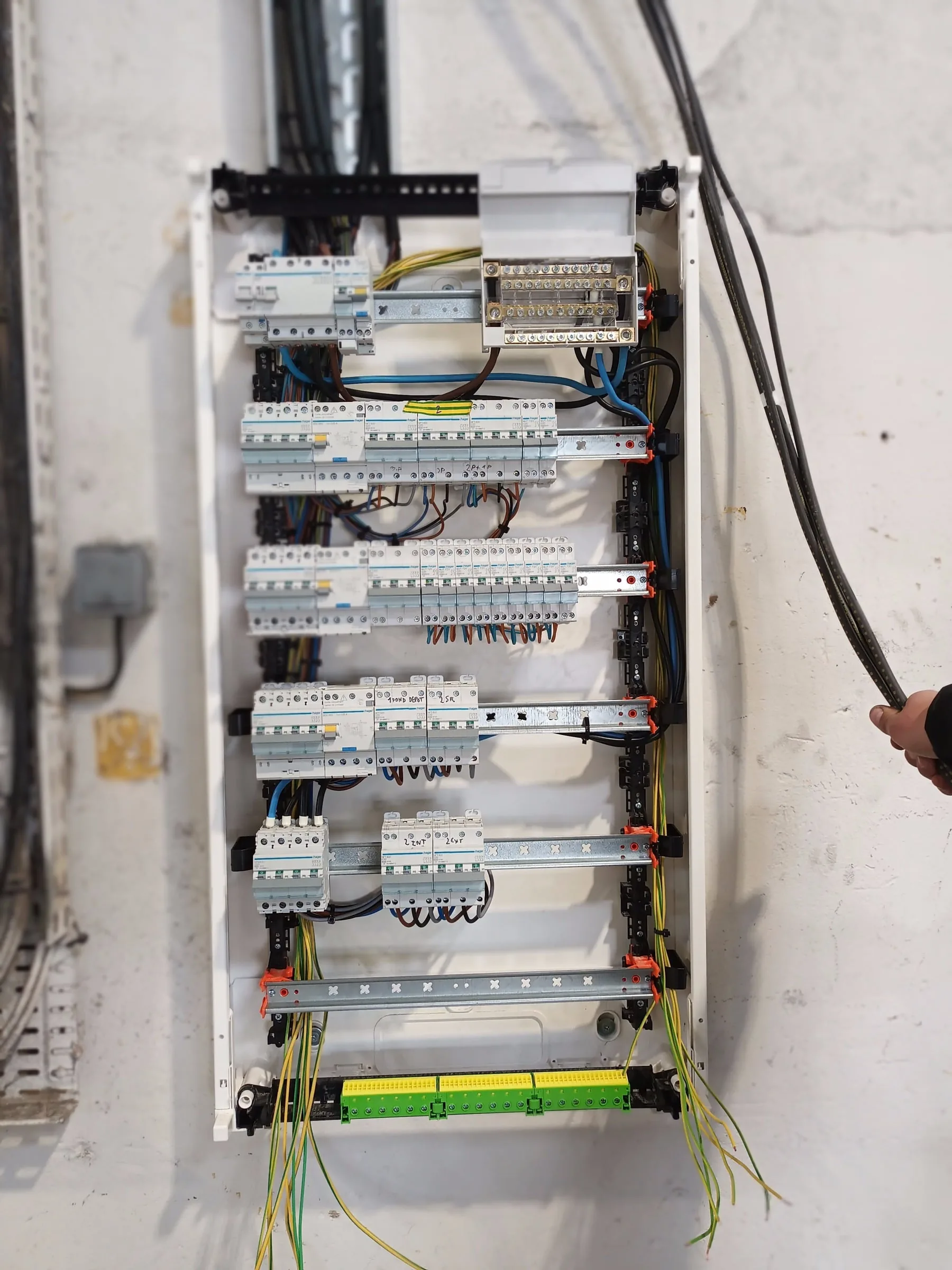 Tableau électrique professionnel install é par IM Électricien aux Pennes-Mirabeau